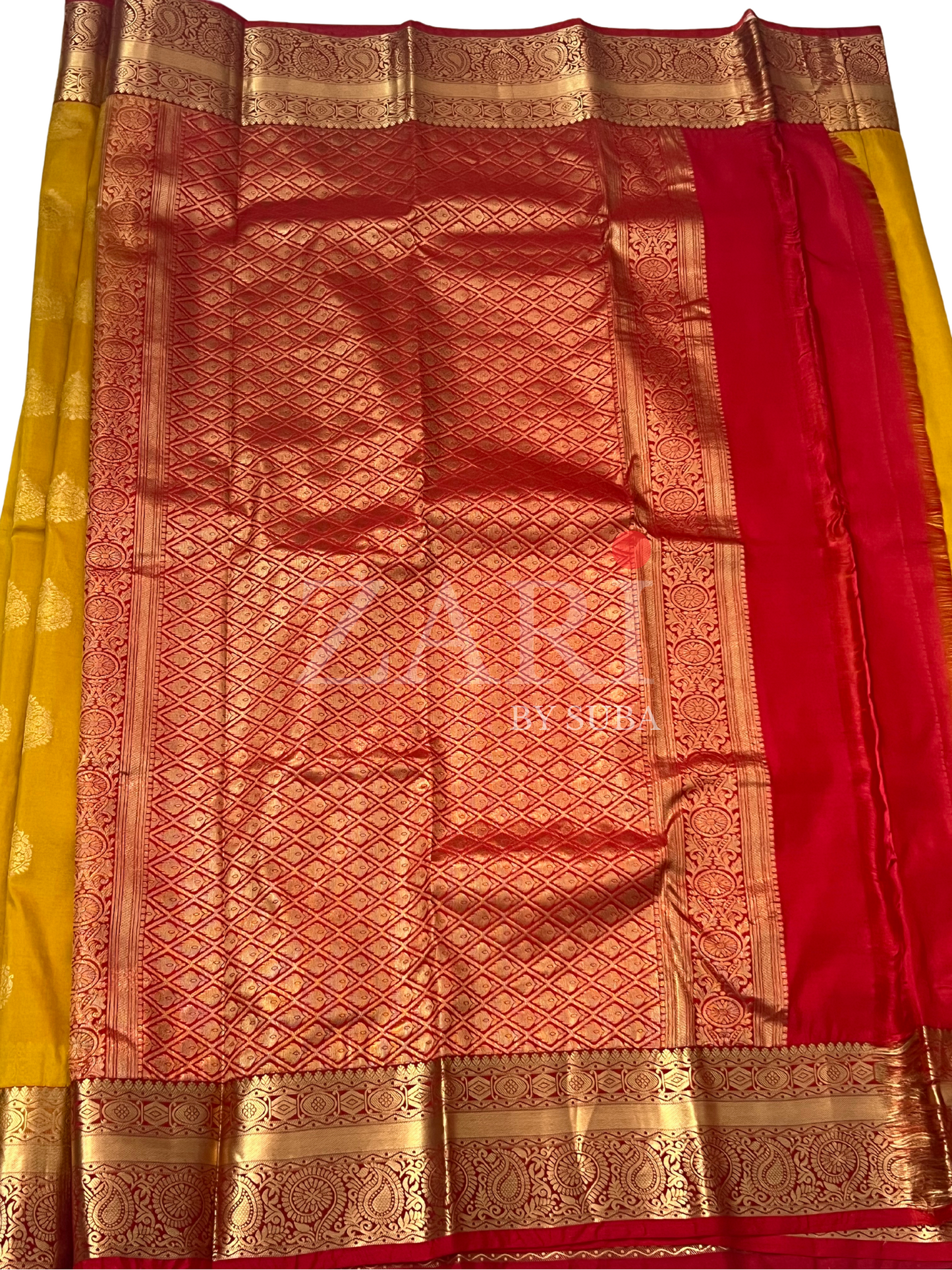 GOLDEN MAJESTY - Pure Kanchipuram Silk Saree